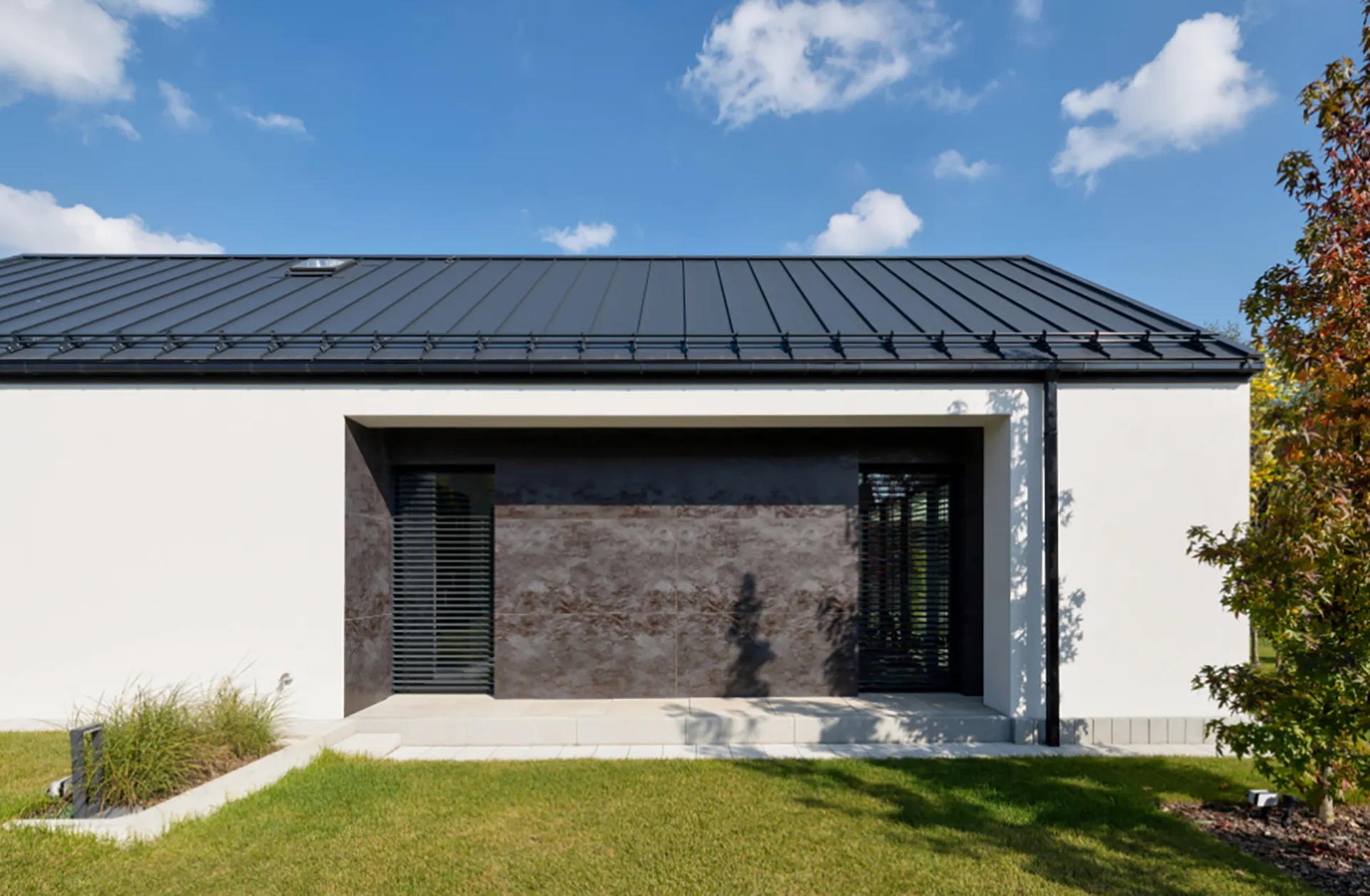 Nowoczesny dom z zamontowanym ogrzewaniem podłogowym Sandersystem