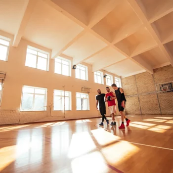 Wnętrze hali sportowej - możliwość montażu ogrzewania podłogowego