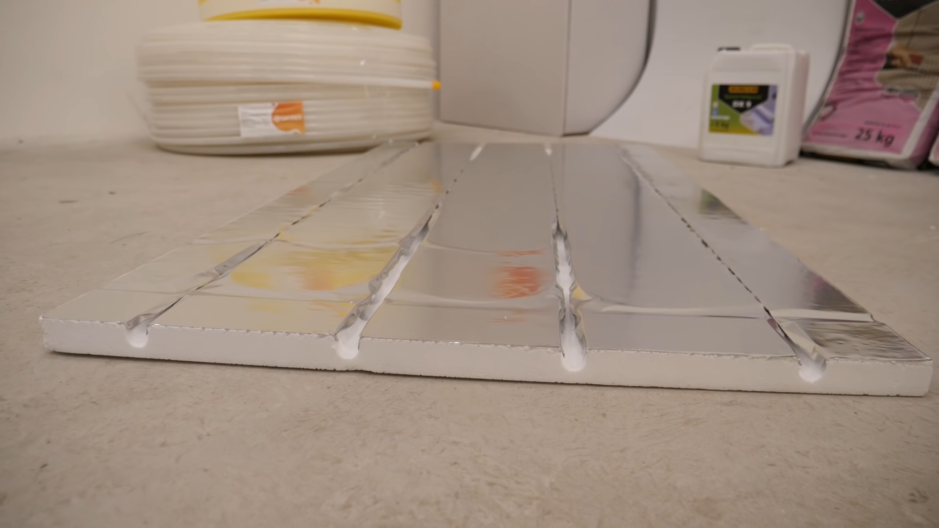 Element instalacji ogrzewania podłogowego w suchej zabudowie — Sandersystem