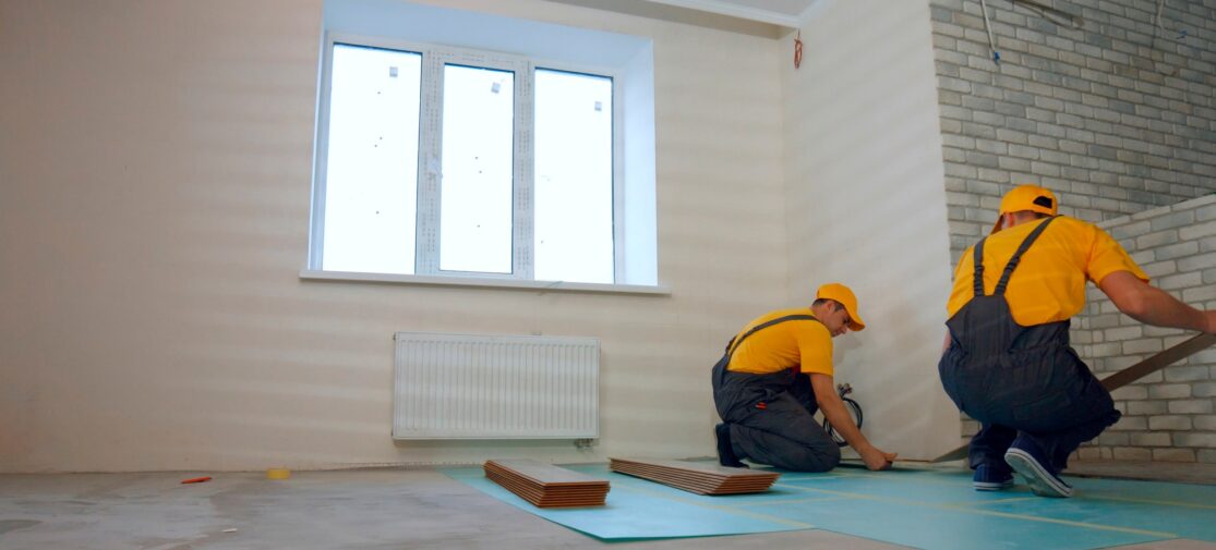 Układanie podłogi w pomieszczeniu